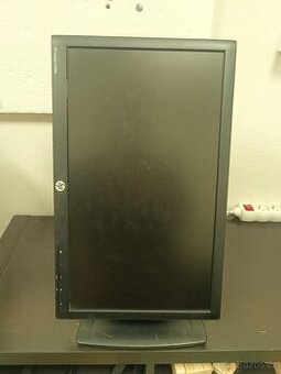 10 kusů LCD monitorů HP compaq