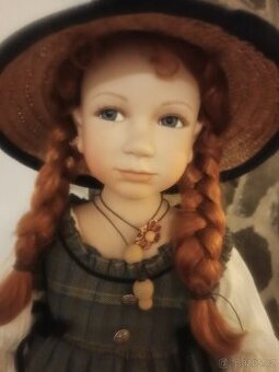 Panenka porcelanová