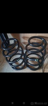 Prodám díly na T4 zadní dveře i spolujezdce a řidiče