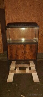 Akvarium a skříňka