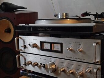 Gramofon Toshiba + dĕlený zesilovač s VU metry