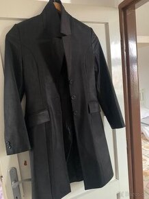 Delší lesklý kabát S