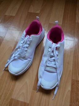 Nové tenisky 38