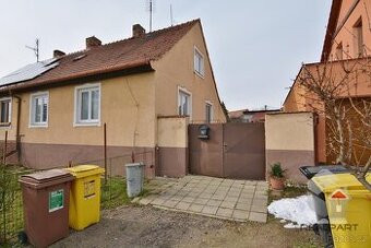 Nabízíme na prodej polořadový rodinný dům 3+1 o podlahové pl