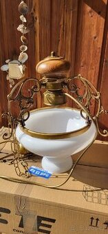 Krásný starý mosazný lustr s bílým sklem