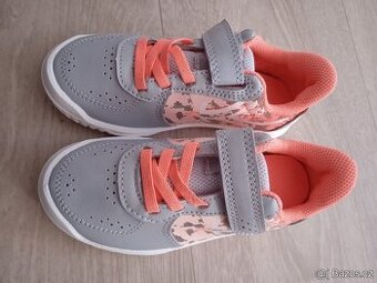 NOVÉ botasky Decathlon vel.26