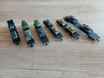 Vagonky s vojenskou technikou.  TT