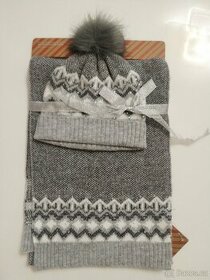 Nová dámská čepice a šála.