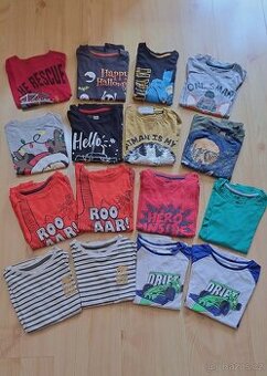 Balík oblečení pro kluka cca 4-5 let, koloběžka a hračky