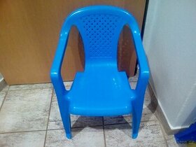 Plastová dětská židlička židle modrá