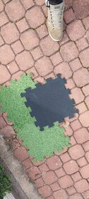 Trávové puzzle / umělá tráva / umělý koberec