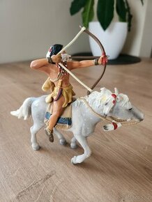 Prodám figurku indiána s koněm výška 13cm.