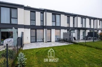 Moderní dům 5+kk v top lokalitě u golfu – nízkoenergetický, 