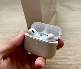 Apple AirPods Pro (2.generace)2022 MagSafe pouzdro s USB C.