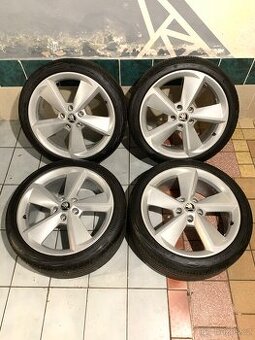 Alu kola Škoda R18 5X112 ZÁNOVNÍ LETNÍ PNEU 225/40 R18 GOLUS