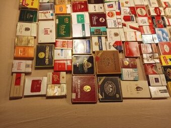 Krabičky od cigaret a doutníků