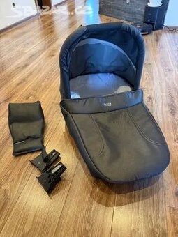 Korba Britax, vajíčko s adaptéry + dřevěná postýlka