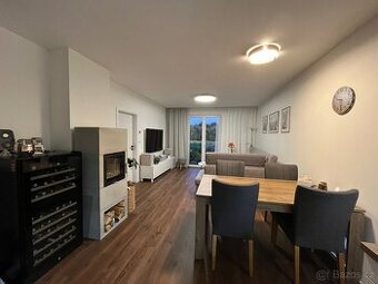 Prodej bytu 4+KK se zahradou + 2 parkovací místa - 1