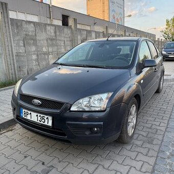 Ford Focus mk2, 1.6, 74 kW, na opravu nebo náhradní díly