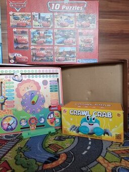 Set hraček - dřevěné hodiny, lezoucí krab a puzzle 10v1