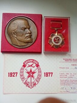 Plaketa Lenin a odznak DOSAAF SSSR