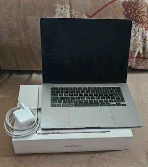 MacBook Air 15" M2 8/256 CZ 2023 Vesmírně šedý