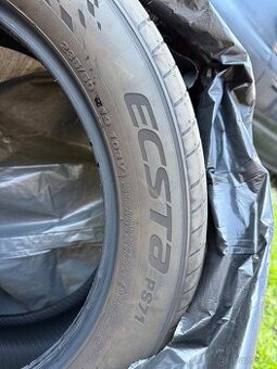 Kumho Ecsta 235/50 R19 - 1
