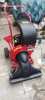 Vysavac na listi MTD 202