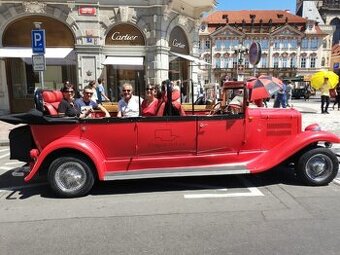 Staň se řidičem historického vozu v srdci Prahy