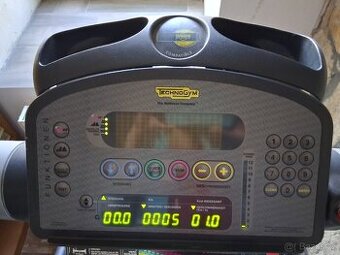 Profi běžecký pás Technogym Run XT PRO