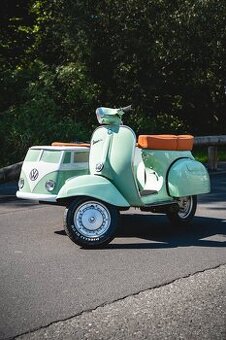 Veterán Piaggio Vespa Scooter VW sidecar (1977)