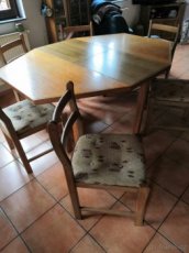 Rozkládací stůl a židle