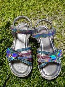 Stříbrné sandálky Cupcake Couture