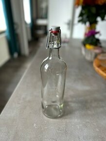 Skleněná litrová lahev