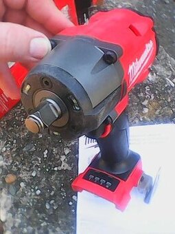 Milwaukee M18FMTIW2F12-0 1/2 Golovy 881Nm aku razak