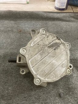 Vakuová pumpa 06D145100E