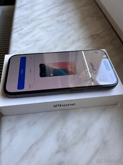Poškozeny IPhone 15 Pro, funkční