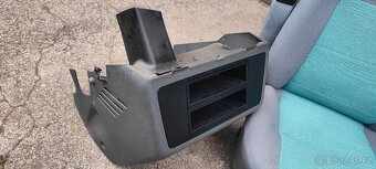 VW T4 Multivan - kastlík u řazení, kryt baterie