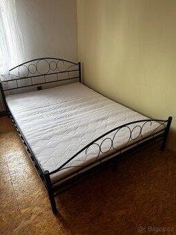 Manželská postel s matrací