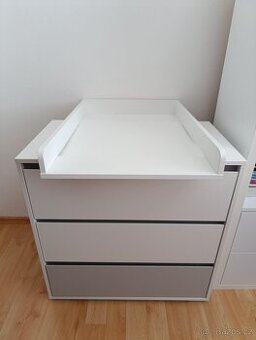 Komoda s přebalovacím pultem