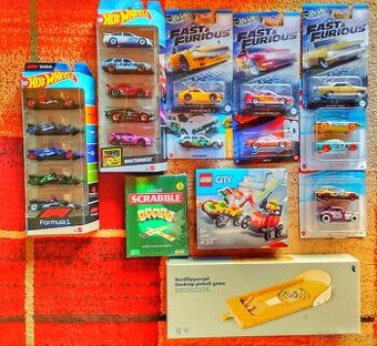 19x hot wheels autíčka, Scrabble, Lego