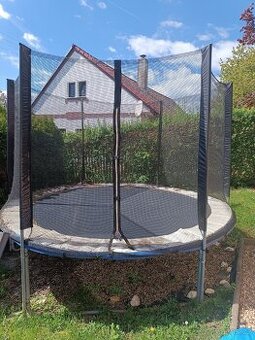 Trampolína