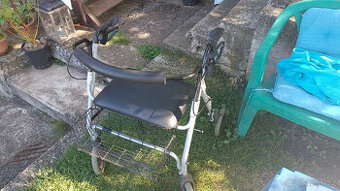 Čtyřkolové zdravotní chodítko