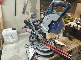 pokosová pila Bosch GCM 8 SJL