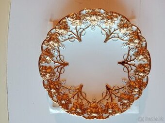 Pěkný starý plasticky zdobený porcelánový- Míšeň