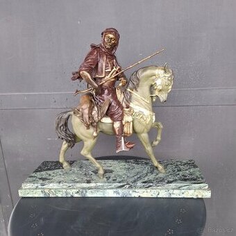 Velká starožitná bronzová socha