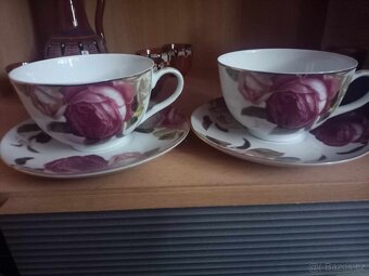 Různé sklo, keramika-vázy, hrnky, džbány, sklenice, misky...