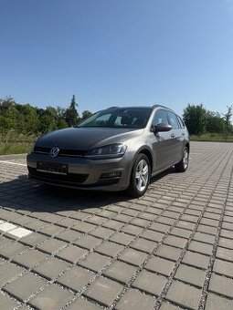 Volkswagen Golf 7 variant 1,6 TDI 81KW. Tažné,NAVI, LED