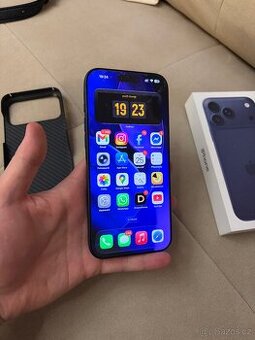 iPhone 17 Pro Max 256 GB - temně modrá