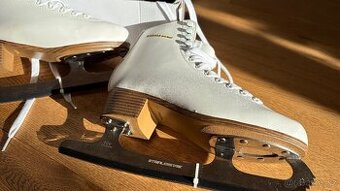 Nové dámské brusle 38, Crowned ELLA-W8A